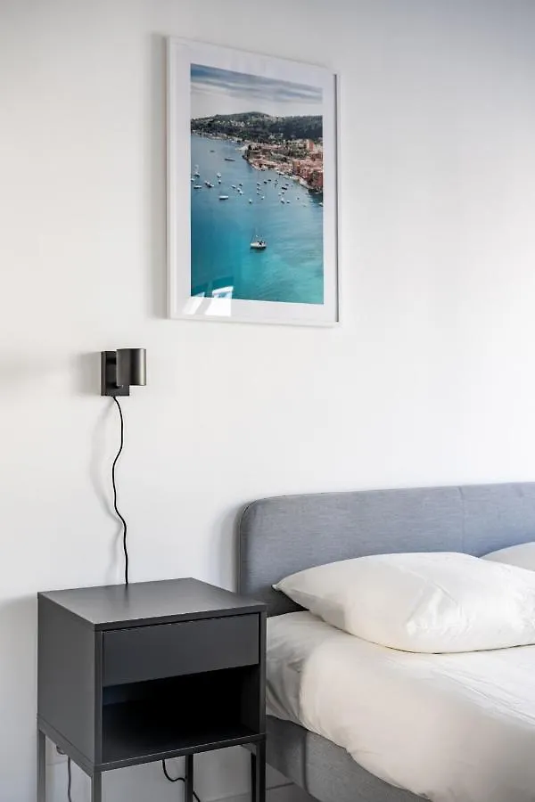 2 Guisol - Moderne 2 Pieces Port De Nizza 0*,  Franciaország